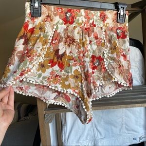 Flower patterned Flower Tree flouncy short shorts